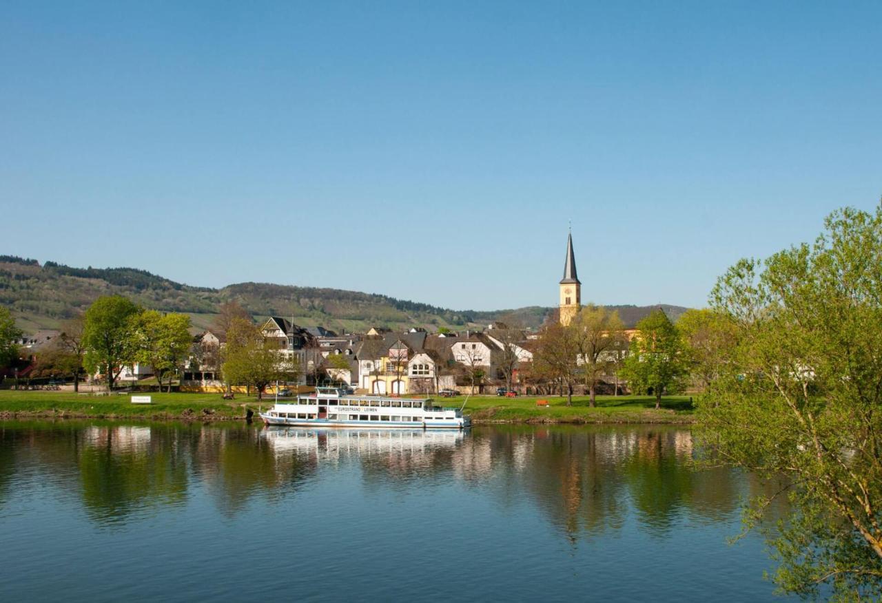 Hotel Krone Riesling Trittenheim Exterior photo