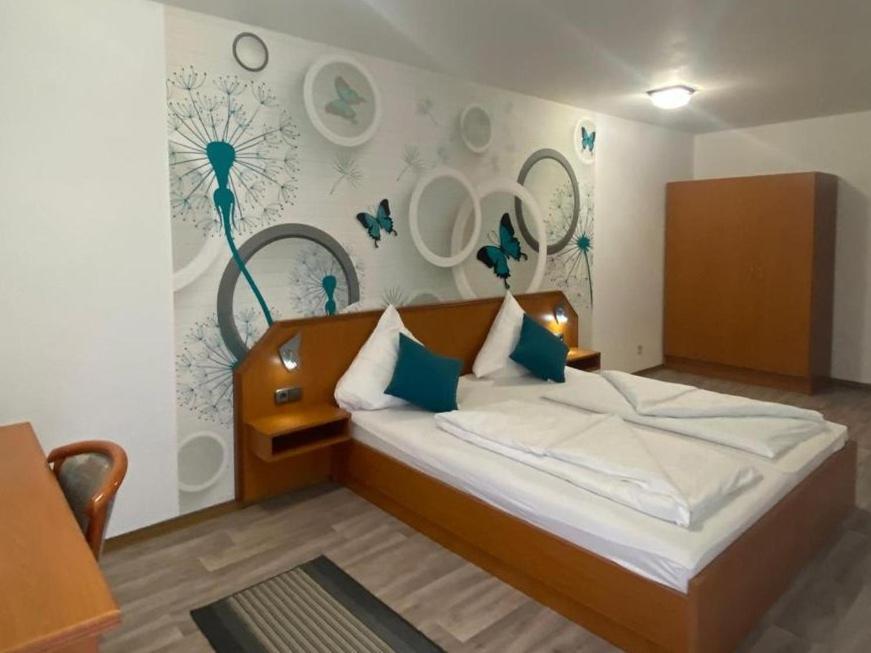 Hotel Krone Riesling Trittenheim Exterior photo