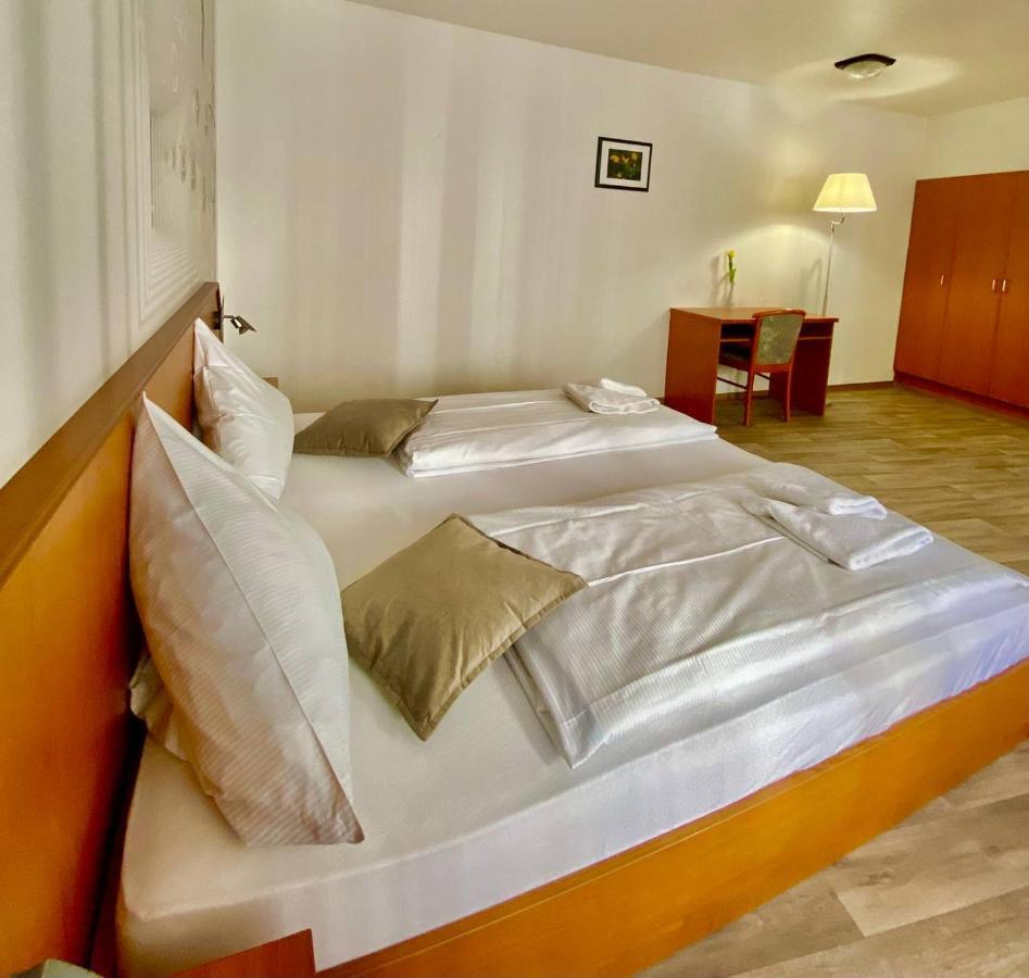Hotel Krone Riesling Trittenheim Exterior photo
