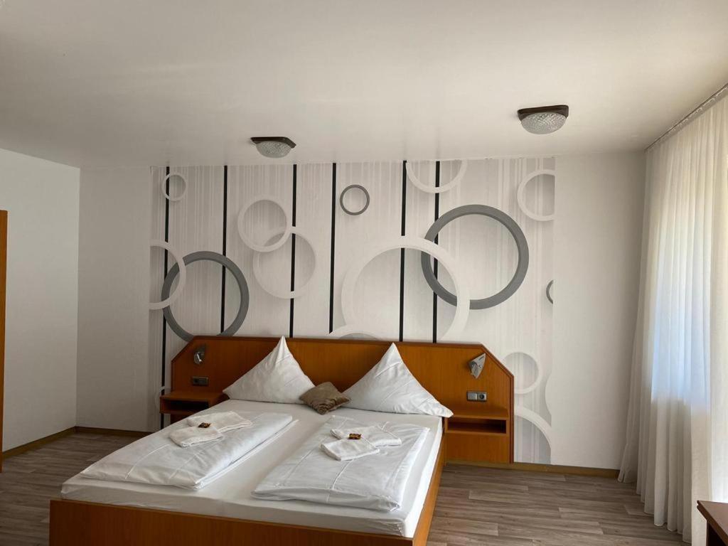 Hotel Krone Riesling Trittenheim Exterior photo