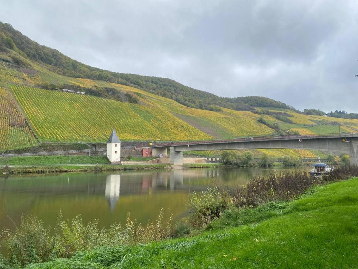 Hotel Krone Riesling Trittenheim Exterior photo