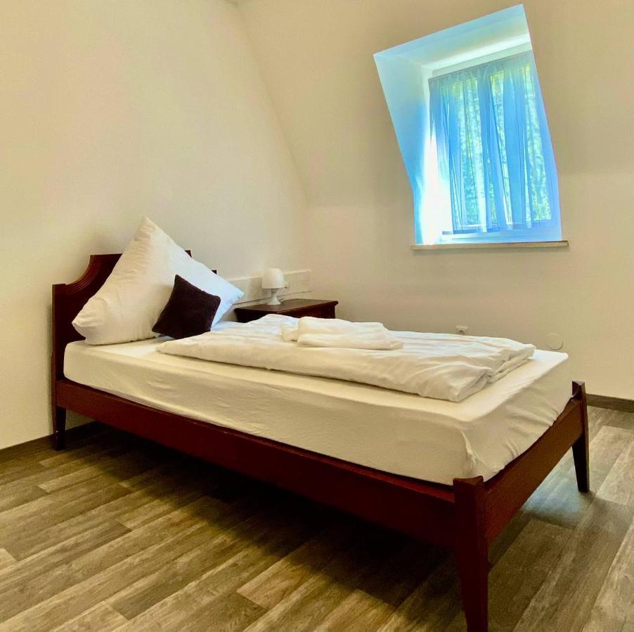 Hotel Krone Riesling Trittenheim Room photo