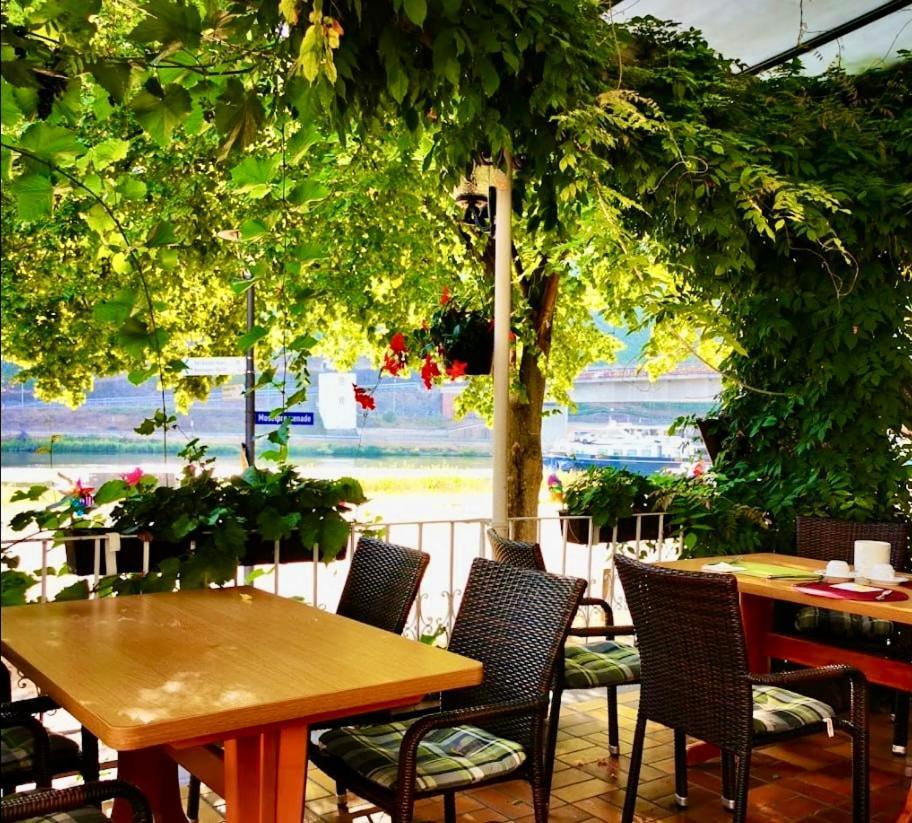 Hotel Krone Riesling Trittenheim Exterior photo